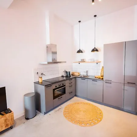 Tremendous 2-bedroom Serviced - 79 M2 Apartment Rotterdam
