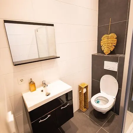 Tremendous 2-bedroom Serviced - 79 M2 Apartment Rotterdam